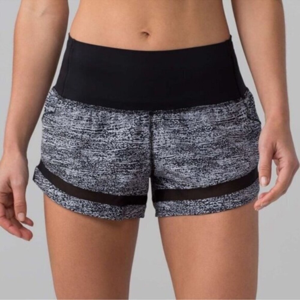 Lululemon Pace Perfect Short 3" in Air Time White Black Size 4
